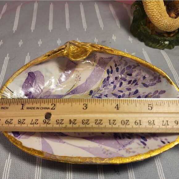 DECOUPAGE CLAM SHELL DECOUPAGE PURPLE FLOWERS WITH RIBBON TRINKET DISH - Picture 8 of 10